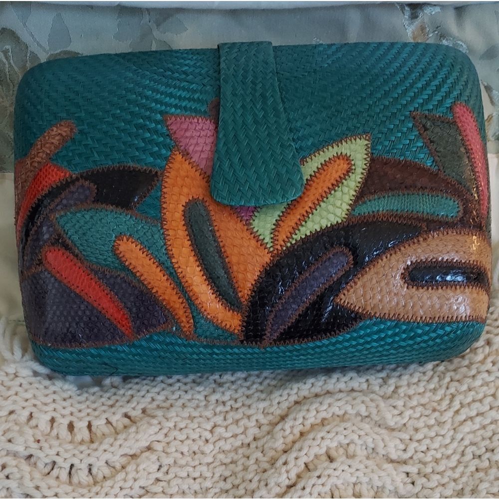 Vintage 80s Desenyo Butnal Applique Straw Clutch Made in Phillipines